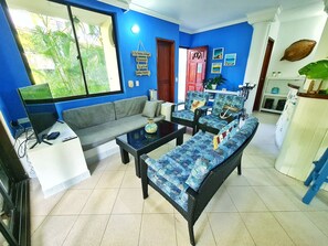 Family Cabin, Non Smoking, Beachside | Living area