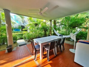 Family Cabin, Non Smoking, Beachside | Outdoor dining