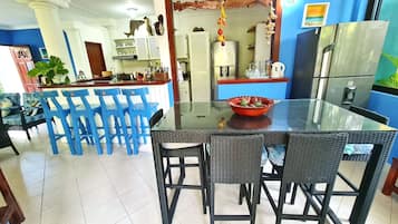 Family Cabin, Non Smoking, Beachside | Dining