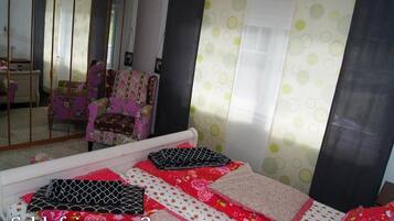 3 habitaciones, tabla de planchar con plancha, wifi y ropa de cama