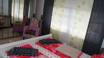 3 makuuhuonetta, silitysrauta/-lauta, Wi-Fi, vuodevaatteet