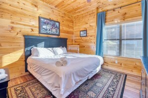 5 habitaciones, escritorio y tabla de planchar con plancha 