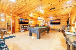 Games room - Beautiful 3BD Home Near TOWN | Hot Tub + Fire Pit! (Sevierville)