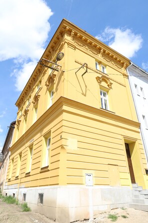 Exterior - Wellness Hotel Republika 24 (Plzeň)