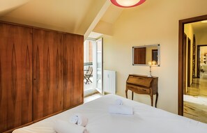 4 bedrooms, iron/ironing board, WiFi, bed sheets - Alda's Home: Sea View Retreat (Lavagna)