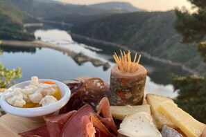 餐飲