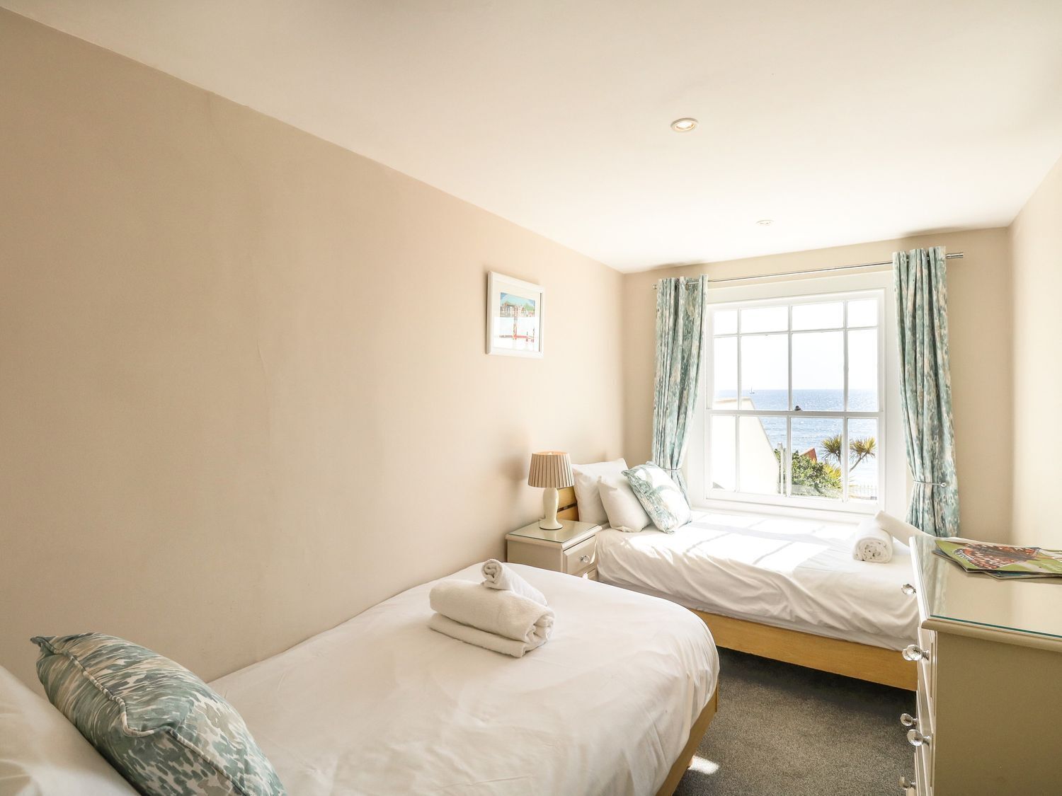 2 bedrooms, individually decorated, individually furnished, free WiFi