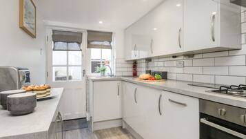 Dishwasher, cookware/dishes/utensils