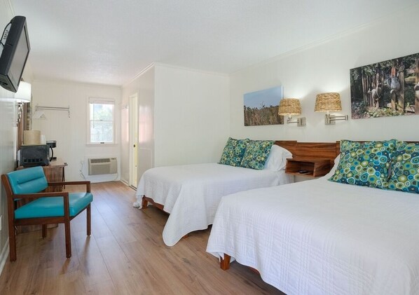 Unclassified image, 1 of 26, button - 'Shady Oak' Bluff Shoal Motel - Room 3 (Ocracoke)