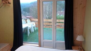 2 多间卧室、WiFi、床单