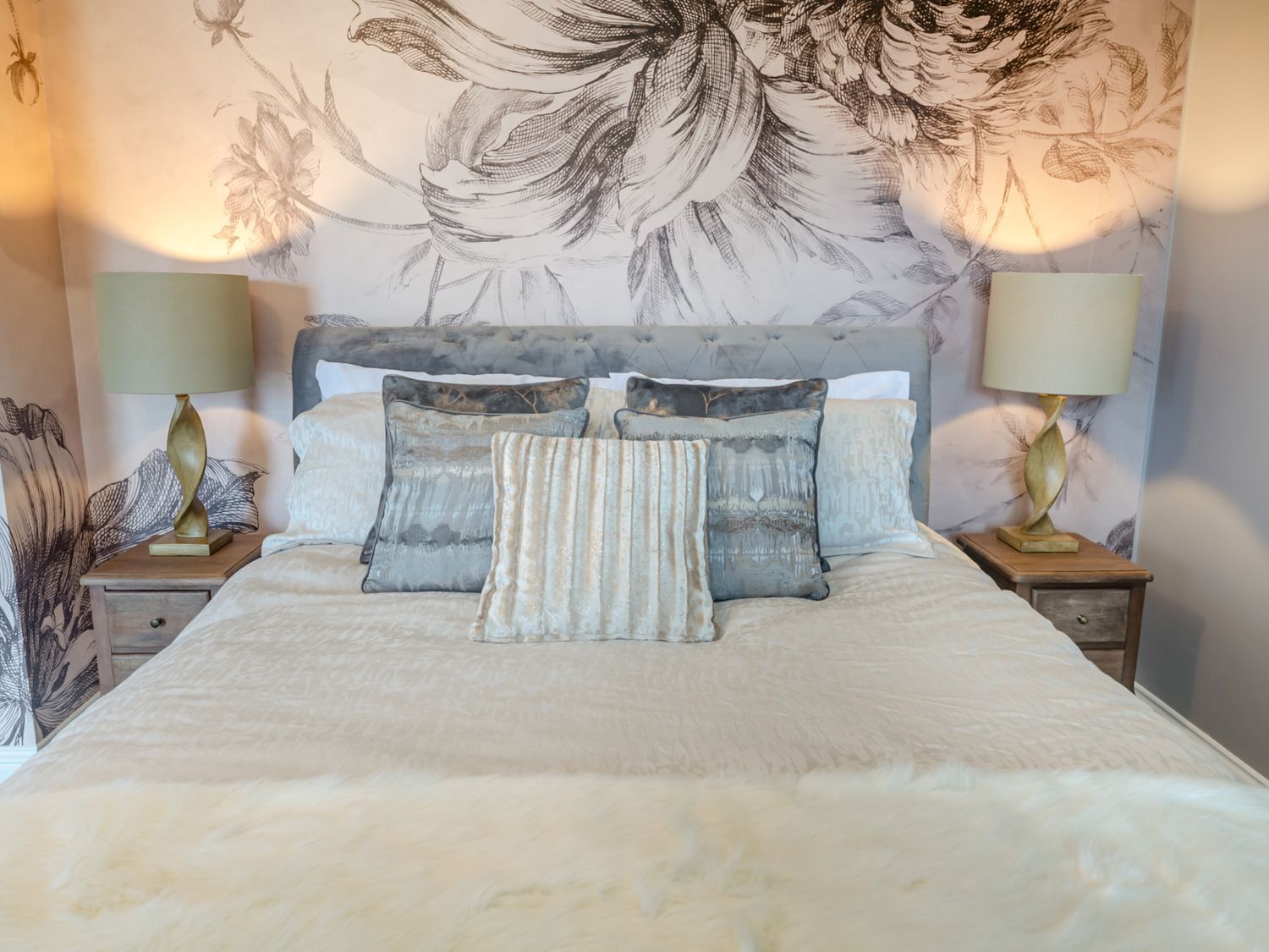 5 bedrooms, individually decorated, individually furnished, free WiFi