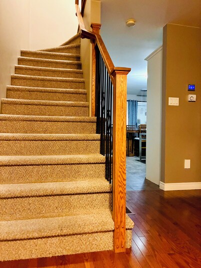 3BR Family-Friendly Westbrook Oak | 2 Living Room | Lower Ensuite