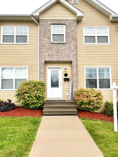 3BR Family-Friendly Westbrook Oak | 2 Living Room | Lower Ensuite