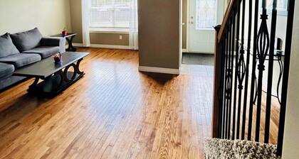 3BR Family-Friendly Westbrook Oak | 2 Living Room | Lower Ensuite