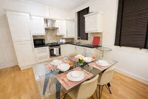 Private kitchen - Central Mayfair 2-Bed Flat Near Oxford Street (London)