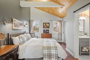 WiFi, bed sheets - Covey Cottage • Waterfront Retreat w/ 4 Queen Beds (Belmont)