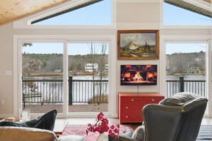 TV - Covey Cottage • Waterfront Retreat w/ 4 Queen Beds (Belmont)