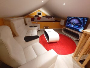 Villa, 4 Bedrooms, Balcony, Garden View | Living room