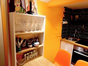 Huvila, 4 makuuhuonetta, parveke, näköala puutarhaan