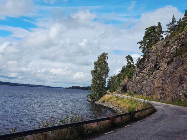 Huvila, 4 makuuhuonetta, parveke, näköala puutarhaan