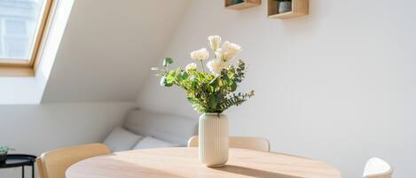 Apartment, 1 Queen Bed, Non Smoking, Kitchen | Dining