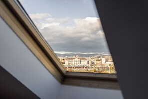 Appartement, 1 queensize bed met slaapbank, keuken, uitzicht op de stad | Interieur