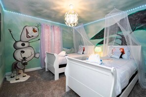 Basic Villa - Storey Lake 4BR Home w/ Themed Room & Pool (Kissimmee)