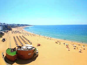 Luokittelematon kuva, 4 kautta 30, painike