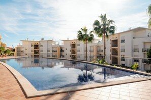 Luokittelematon kuva, 5 kautta 30, painike