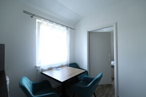 Triple Apartment | Dining - Apartmány Plzeň Zábělá (Plzeň)