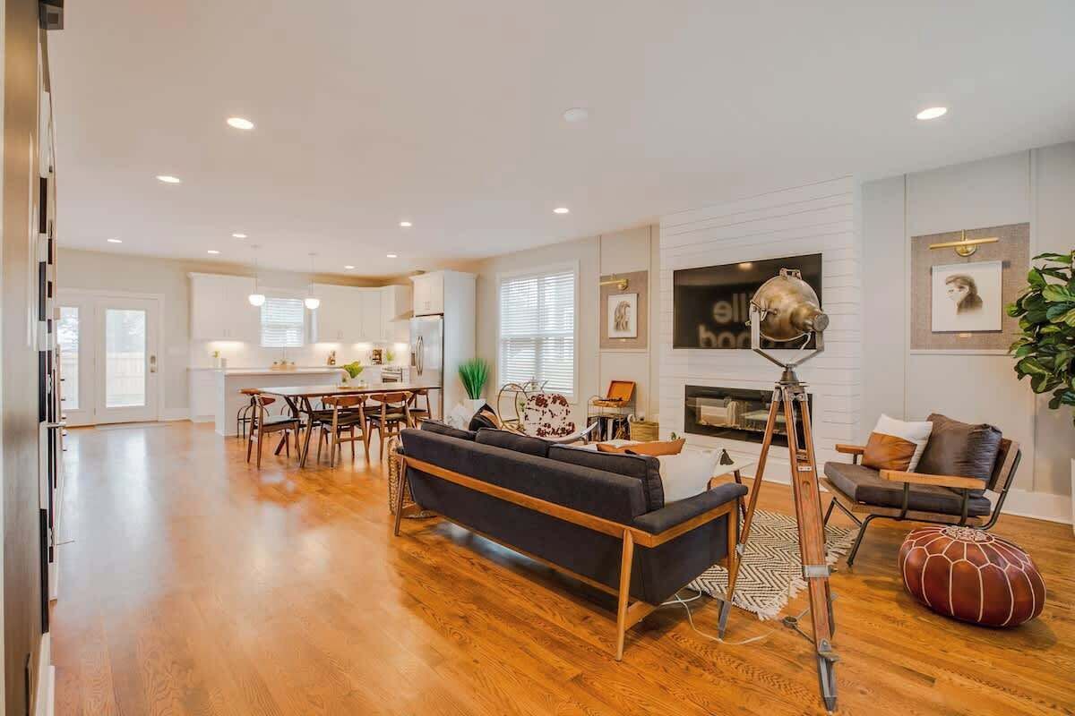 TV, peis og kontorer