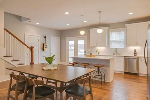 Dining - Get Cozy! Hot Tub & Indoor Fireplace| Sleeps 12+ (Nashville)