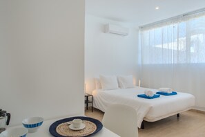 3 bedrooms, WiFi, bed sheets - Casa El Guanche: Sea Views, Private Pool & Wi-Fi in Playa Blanca (Playa Blanca)