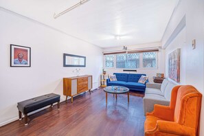 TV - Bustamante Loft 2D, Metro & Wifi (Providencia)