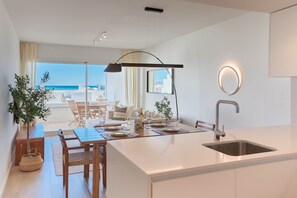 Dining - Modern beachfront apartment on Playa Paraiso - by Welcomely (La Vila Joiosa)