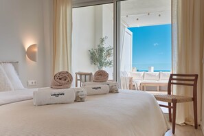 4 bedrooms, iron/ironing board, free WiFi, bed sheets - Modern beachfront apartment on Playa Paraiso - by Welcomely (La Vila Joiosa)
