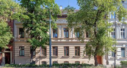 Air-conditioned apartment | 1 km from Krakow's Kazimierz district