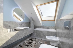 Shower, hair dryer, towels, shampoo - Air-conditioned apartment | 1 km from Krakow's Kazimierz district (Kraków)