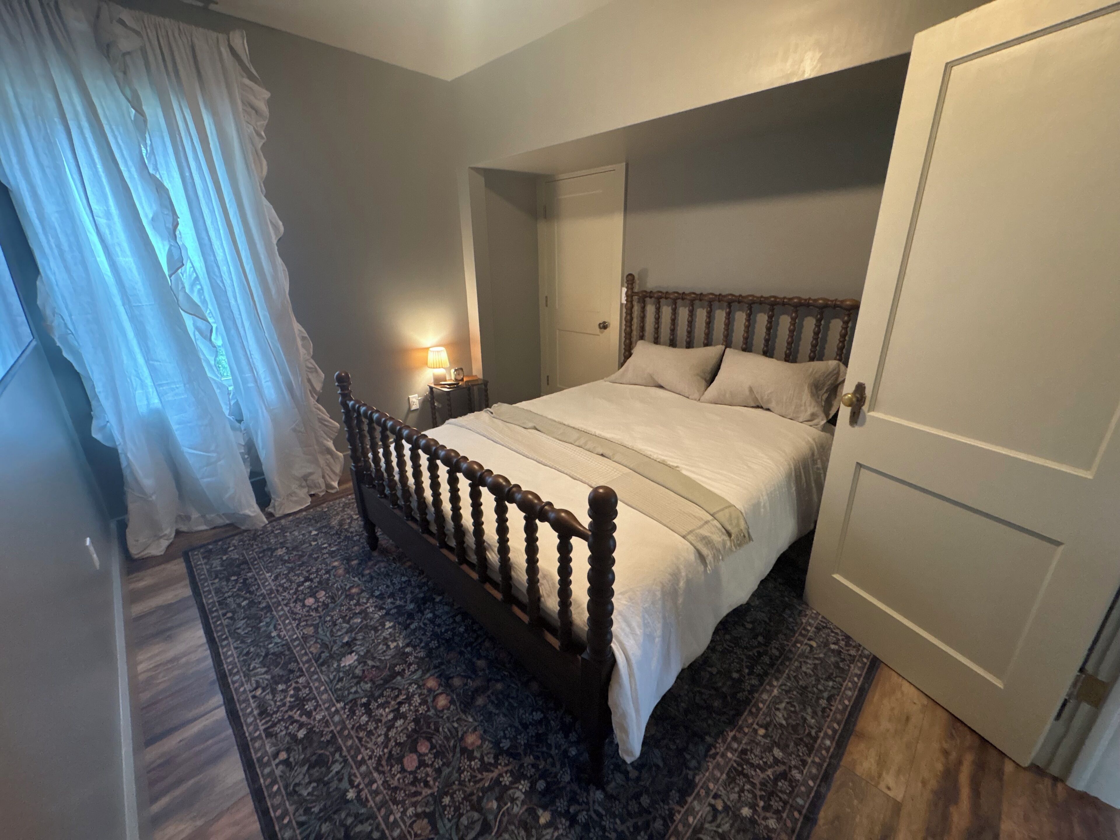 2 chambres, fer et planche à repasser, Wi-Fi, draps fournis