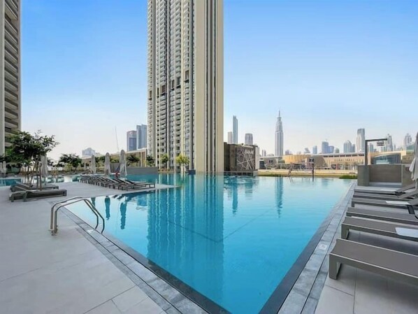 Outdoor pool - Vogue | Downtown with Direct Access to Dubai Mall (Dubai)