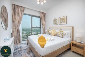Luxury Apartment, Balcony, City View | Egyptian cotton sheets, premium bedding, in-room safe - Vogue | Downtown with Direct Access to Dubai Mall (Dubai)