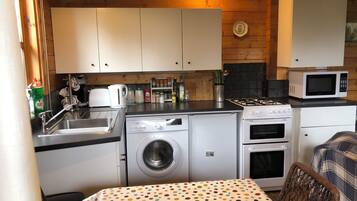 Fridge, microwave, oven, coffee/tea maker