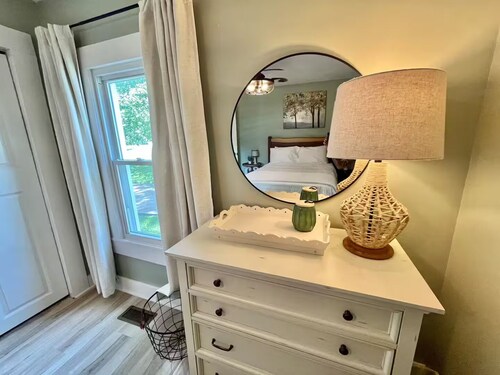 Cheerful Blue-Roof Bungalow