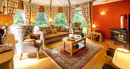 Heads Nook Hall Cottage - sleeps 4 guests in 2 bedrooms