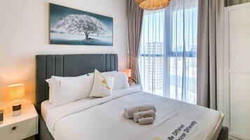 Tabla de planchar con plancha, wifi, ropa de cama