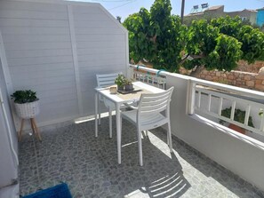 Double Room, Balcony, Courtyard View | Outdoor dining - mulberry house  (Elafonisos)