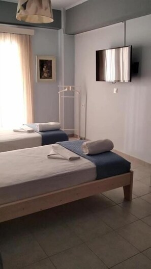 Unclassified image, 2 of 31, button