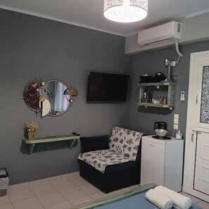 Double Room, Balcony, Courtyard View | Interior - mulberry house  (Elafonisos)