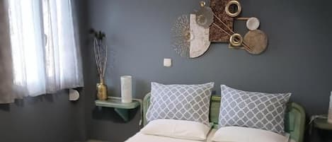 Habitación doble, balcón, vista al patio | Wifi gratis