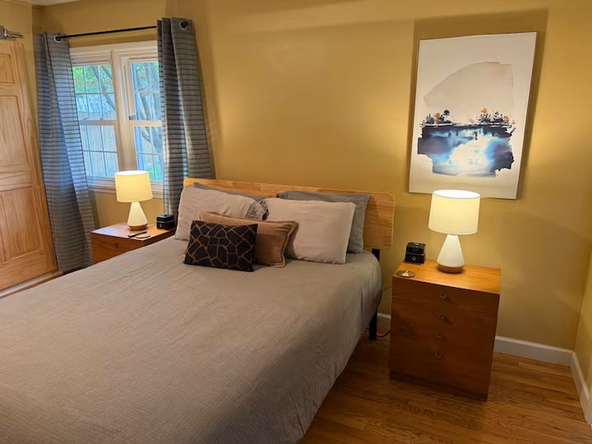 5 bedrooms, desk, free WiFi, bed sheets